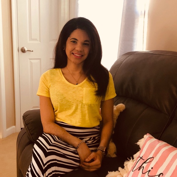 Meet your Posher, Jenny! I am a Posh Ambassador 💕 - Picture 1 of 1